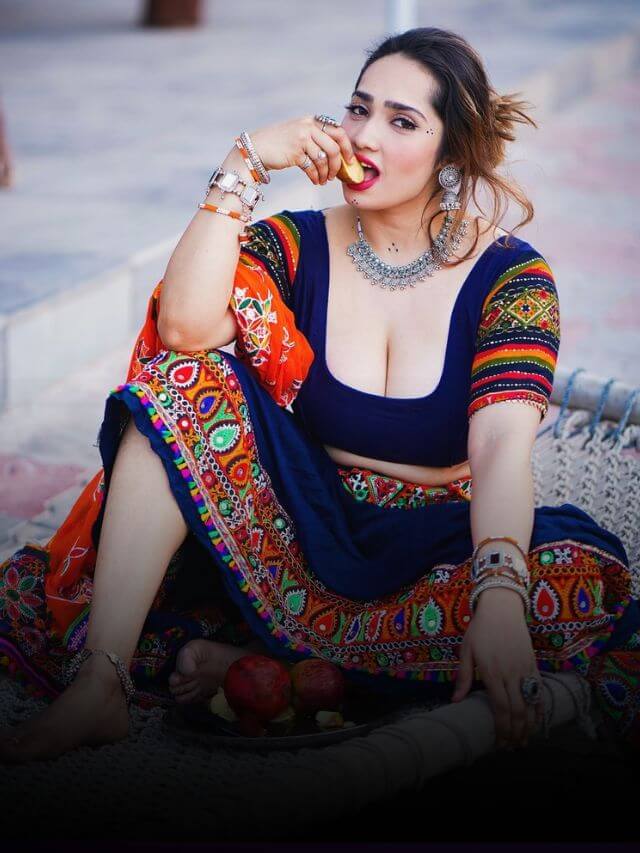 aditi mistry (6) (1)